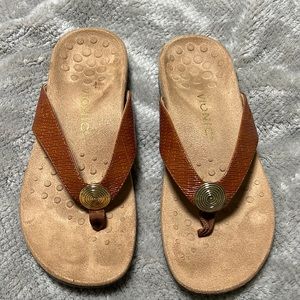 Vionic Hilda Woven sandal, 7.5. Like new